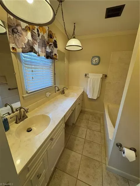 Bath - 112 Pilot View Dr, King, NC 27021 photo 2 of 2
