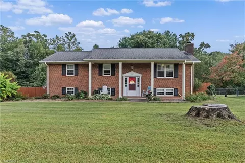1121 Dogwood Dr, King, NC 27021
