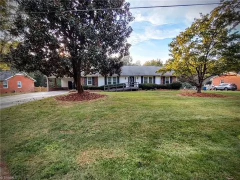 4704 Chesterton Dr, Greensboro, NC 27406