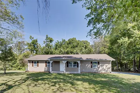4124 Skyview Ct, Trinity, NC 27370