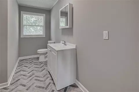 Bath - 4124 Skyview Ct, Trinity, NC 27370 photo 2 of 3