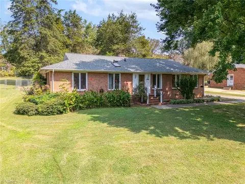 5610 Bledsoe Dr, Greensboro, NC 27410