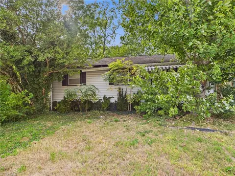 2212 Coliseum Blvd, Greensboro, NC 27403