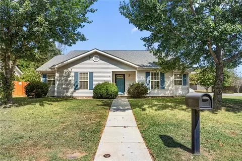 205 Fiddlers Knoll Ct, Kernersville, NC 27284