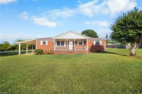 123 Burbank Dr, Lexington, NC 27295
