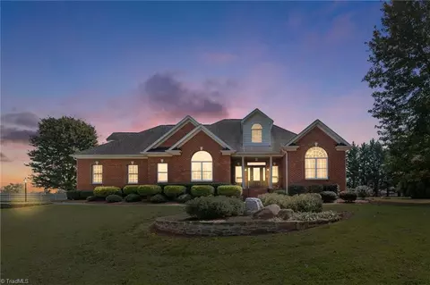604 Stafford Pointe Ct, Oak Ridge, NC 27310
