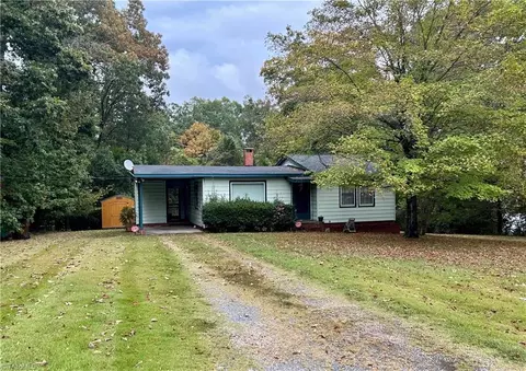 2400 Eastover Pl, High Point, NC 27265