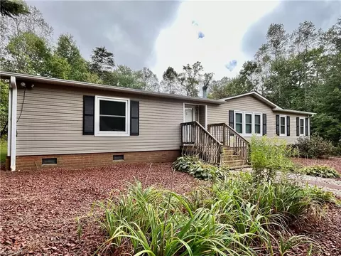 1095 Piney Meadows Dr, Walnut Cove, NC 27052
