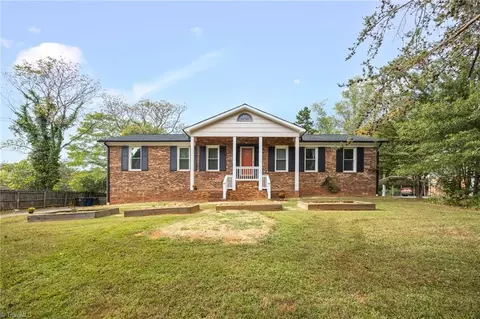 3151 Broadview Dr, Pfafftown, NC 27040
