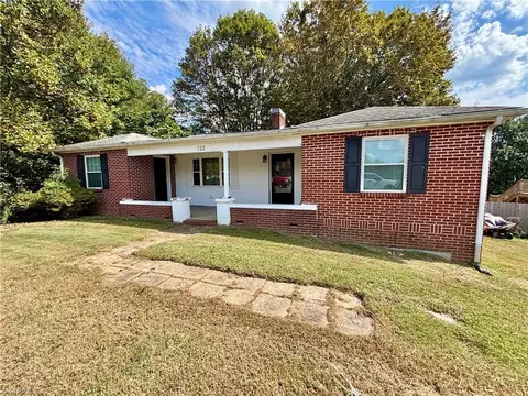 522 Butler St, Pilot Mountain, NC 27041