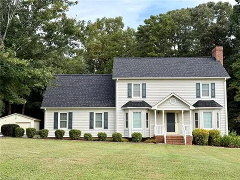 6307 Oak Point Dr, Pleasant Garden, NC 27313