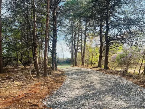 2095 Hatties Way, Hamptonville, NC 27020