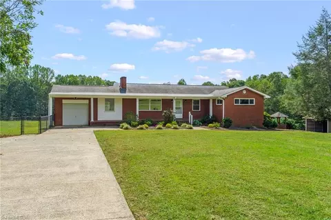 2548 E Old Us Highway 421, Yadkinville, NC 27055