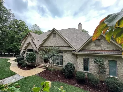 7112 Horseman Ct, Summerfield, NC 27358