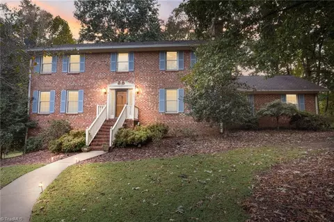 101 Byrnwood Dr, Jamestown, NC 27282