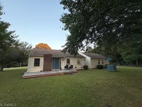 2477 Pine Meadow Dr, Kernersville, NC 27284