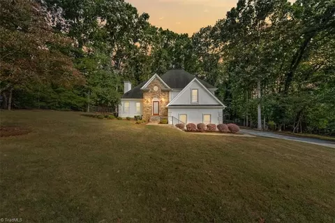 44 Pine Hill Dr, Siler City, NC 27344