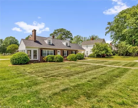 318 Fayetteville St S, Liberty, NC 27298