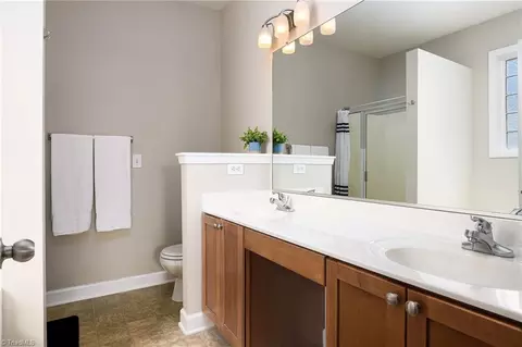 Bath - 2464 Birch View Dr, High Point, NC 27265 photo 1 of 3