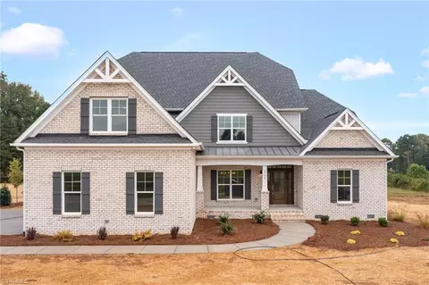 3104 Pasture View Dr, Summerfield, NC 27358