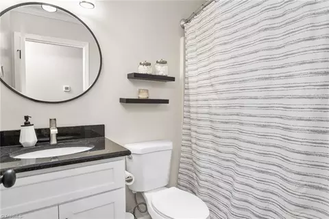 Bath - 4348 Valley View Rd, Thomasville, NC 27360 photo 2 of 2