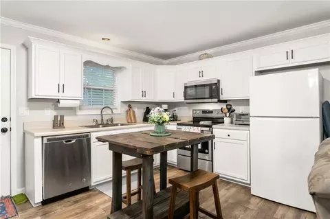 Kitchen - 4348 Valley View Rd, Thomasville, NC 27360 photo 2 of 3