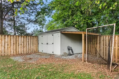 Exterior - 4348 Valley View Rd, Thomasville, NC 27360 photo 5 of 7