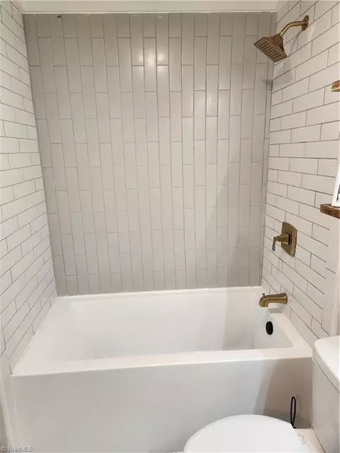 Bath - 209 Snider St, High Point, NC 27265 photo 3 of 3