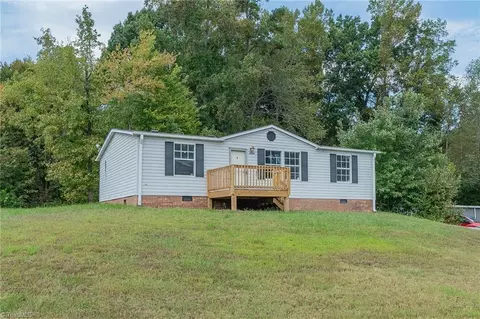 4890 Oak Branch Ln, Walkertown, NC 27051
