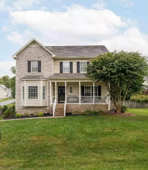 105 Honeyridge Ct, Lewisville, NC 27023