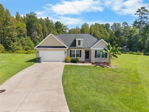 123 Brooke Ridge Dr, Thomasville, NC 27360