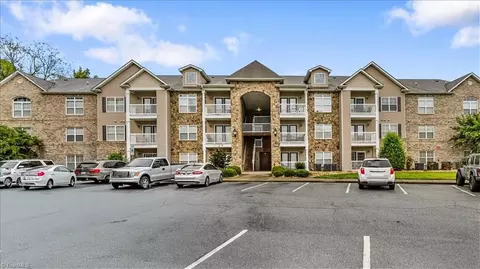 7104 W Friendly Ave #310, Greensboro, NC 27410