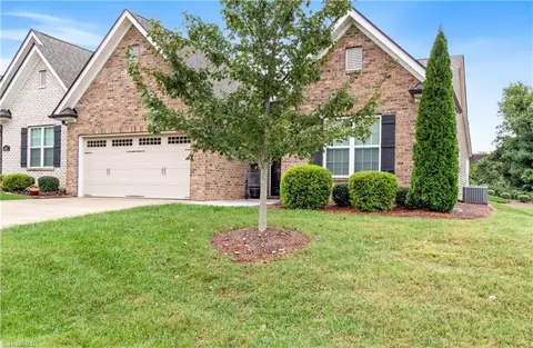 6039 Sunny Brook Dr, Clemmons, NC 27012