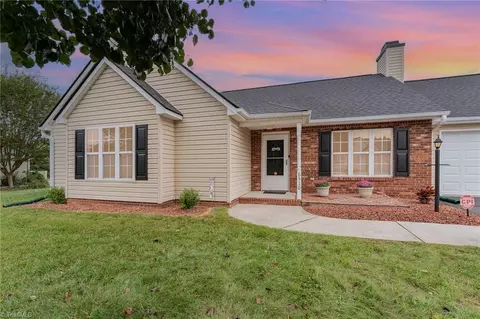 6310 Hampton Knoll Rd, Clemmons, NC 27012