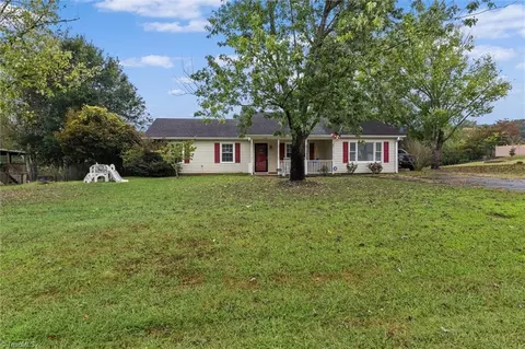 7540 Greenmeadow Dr, Tobaccoville, NC 27050