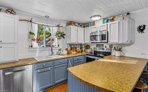 Kitchen - 6842 Welborn Rd, Trinity, NC 27370 photo 4 of 5
