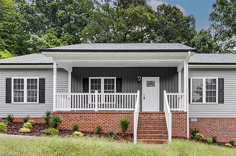 932 Friendly Cir, Asheboro, NC 27205