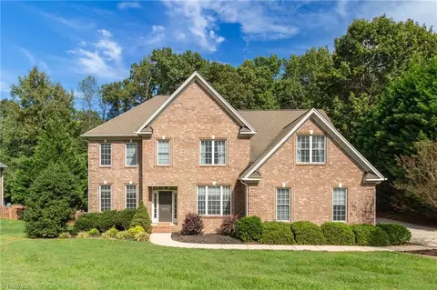 8916 Grove Park Dr, Oak Ridge, NC 27310