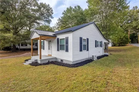 502 Hickory Ave, Statesville, NC 28625