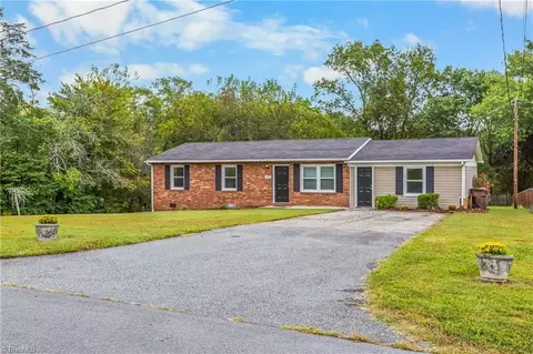 4914 Elmwood St, Trinity, NC 27370 photo 2