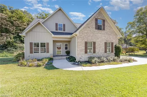 5560 Sullivantown Rd, Walkertown, NC 27051