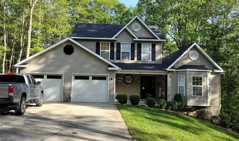 389 Highland Dr, Sparta, NC 28675