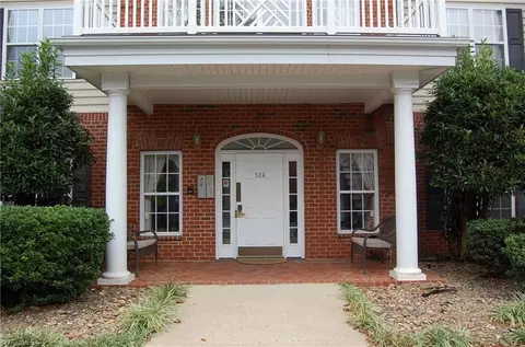 524 College Rd #308, Greensboro, NC 27410