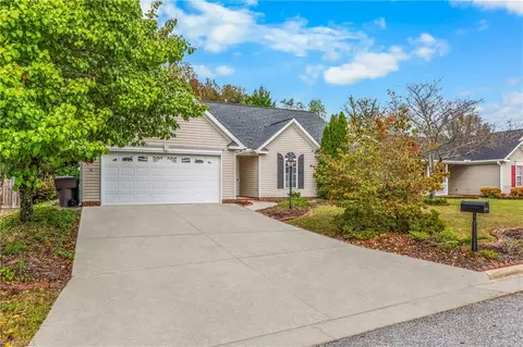 1016 Tesh Ct, High Point, NC 27265 photo 2