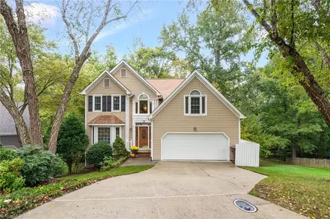 18 Creekstone Ct, Greensboro, NC 27407