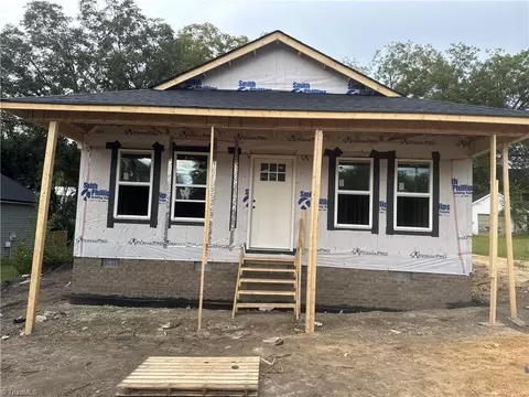 107 College St, Thomasville, NC 27360