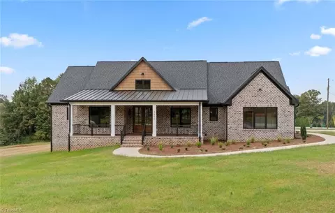 3650 Beroth Cir, Pfafftown, NC 27040