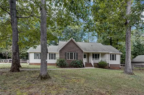 6125 Evelyn Ln, Pleasant Garden, NC 27313