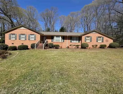 806 Cliftwood Dr, Siler City, NC 27344