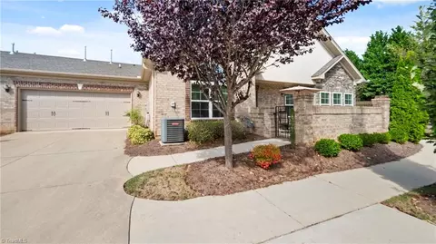5216 Roost Ridge Ct, Greensboro, NC 27407
